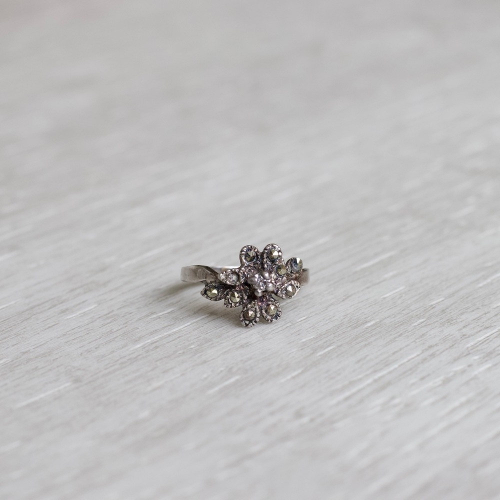 Vintage Silver Rhinestone Flower Ring